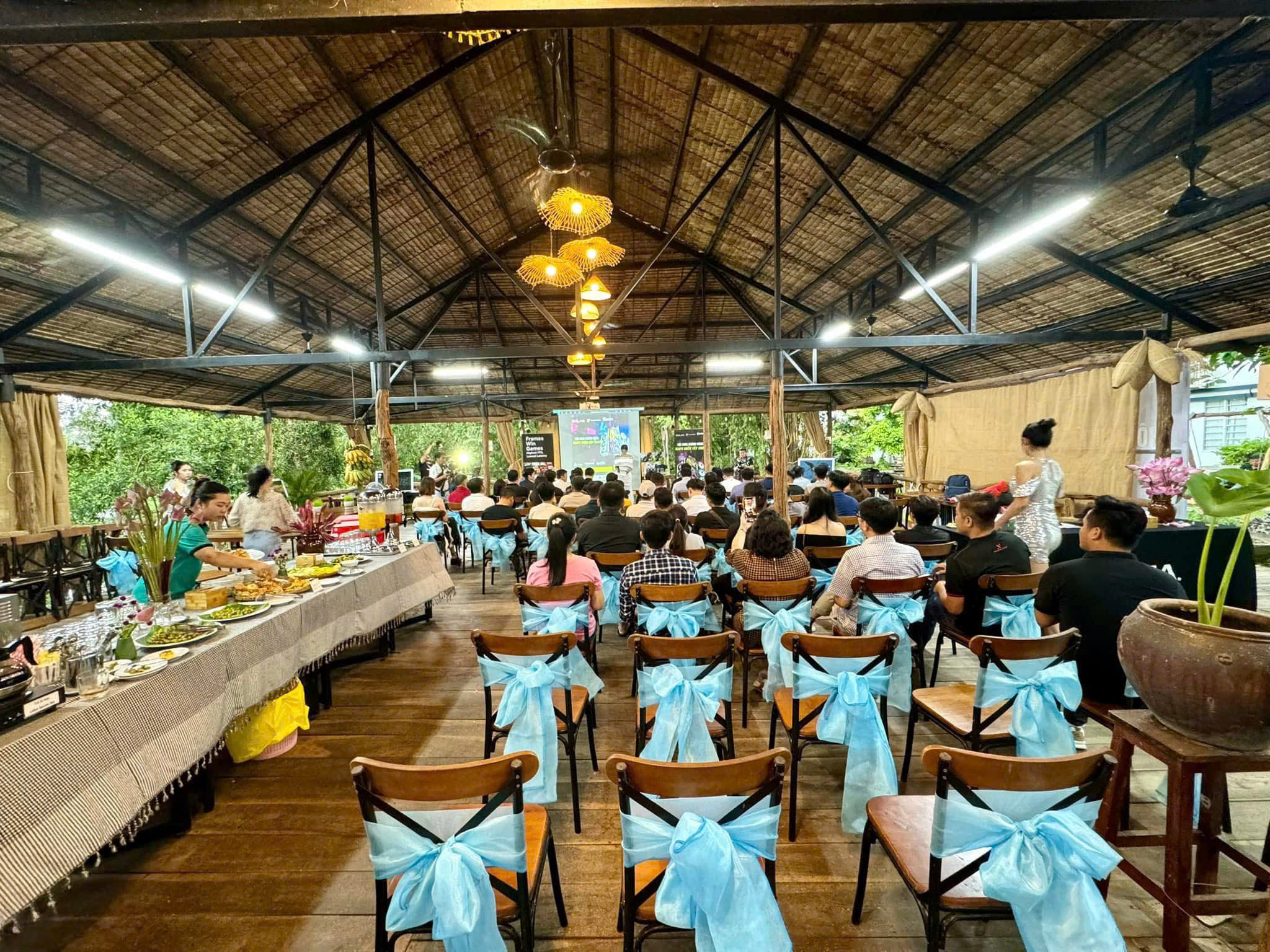 Không gian nhà hàng